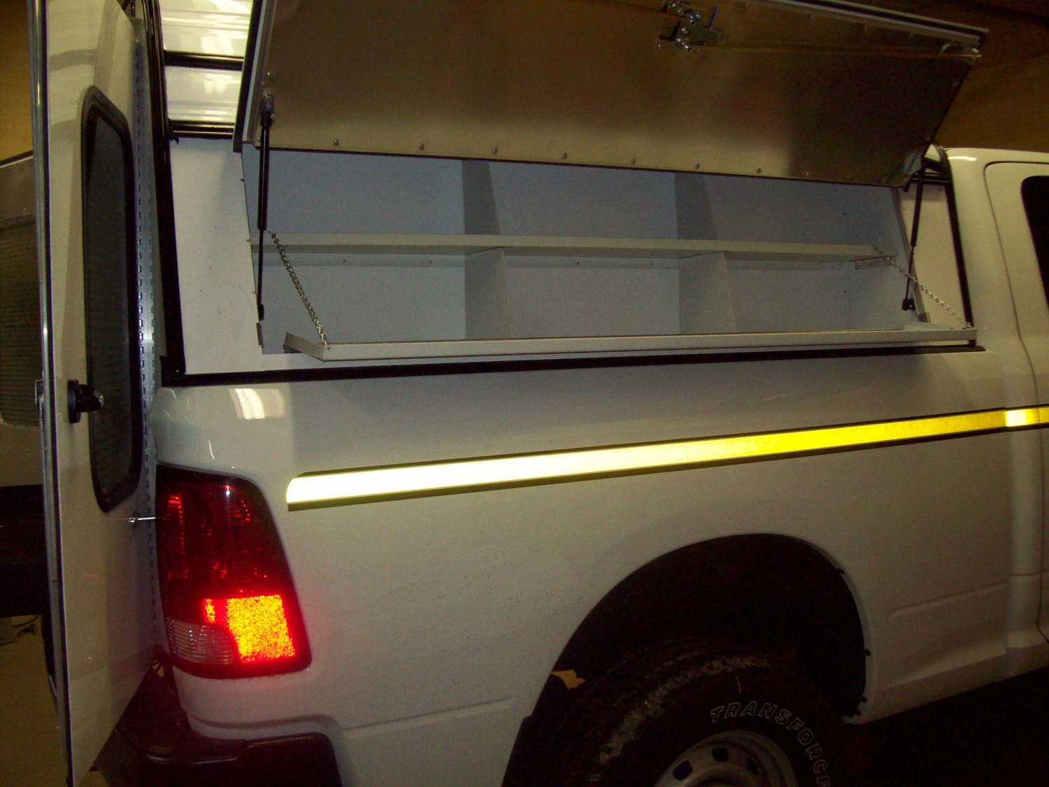 Swiss Commercial HDU Aluminum Commercial Truck Cap Ishler's Truck Caps